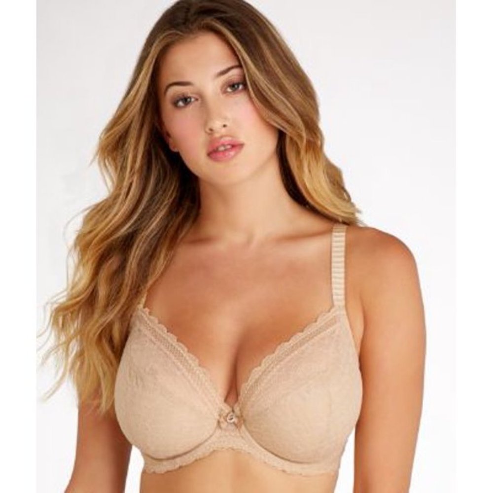 NWT Chantelle C Chic Sexy Plunge Bra Nude With tags